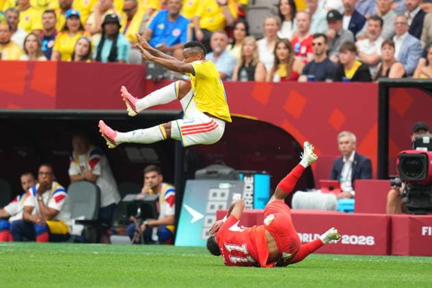 Switzerland v Colombia - FIFA World Cup, WM, Weltmeisterschaft, Fussball 2026 - Round of 16 VANCOUVER, CANADA - JULY 07: Dan Ndoye of Switzerland in action against Jaminton Campaz (21) of colombia during the 2026 FIFA World Cup Round of 16 match between Switzerland and Colombia at BC Place in Vancouver, British Columbia, Canada, on July 07, 2026. Ercin Erturk Anadolu British Columbia Canada. Editorial use only. Please get in touch for any other usage.  Copyright: x2026xAnadoluxErcinxErturkx