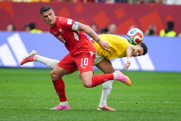 Kanada: Fußball FIFA World Cup, WM, Weltmeisterschaft, Fussball 2026, Achtelfinale - Schweiz vs Kolumbien - BC Place, Vancouver: Granit Xhaka (Schweiz, 10) Luis Diaz Luis Diaz (Kolumbien 7) *** Canada Soccer 2026 FIFA World Cup, Round of 16: Switzerland vs. Colombia at BC Place, Vancouver; Granit Xhaka (Switzerland), 10 Luis Diaz (Colombia), 7 Copyright: xJOERANxSTEINSIEKx