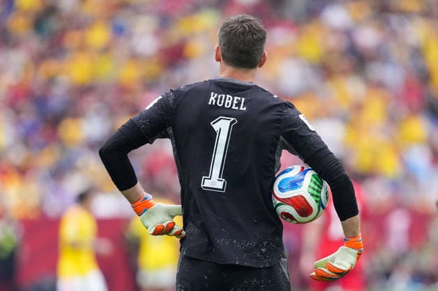 Gregor Kobel of Switzerland controls the ball during a FIFA Men’s World Cup 2026 round of 16 football match between Switzerland and Colombia at BC Place Vancouver, in Vancouver on July 07th 2026 (Photo by Alexandra Fechete SPP)  Copyright: xAlexandraxFechete SPPx Sportspressphoto_SPR187125