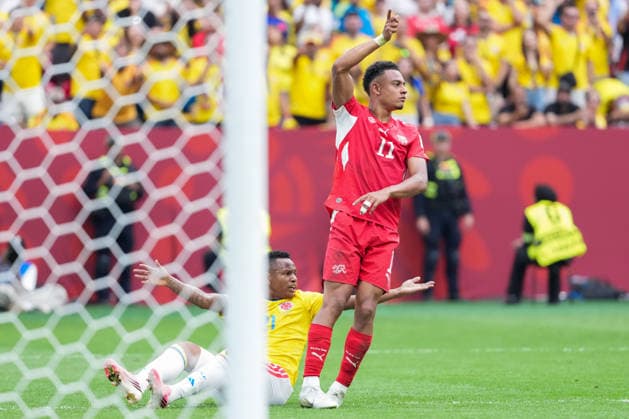 Jaminton Campaz of Colombia (L) and Dan Ndoye of Switzerland (R) gesture during a FIFA Men’s World Cup 2026 round of 16 football match between Switzerland and Colombia at BC Place Vancouver, in Vancouver on July 07th 2026 (Photo by Alexandra Fechete SPP)  Copyright: xAlexandraxFechete SPPx Sportspressphoto_SPR187130