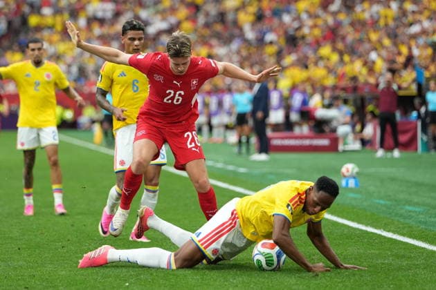FIFA World Cup, WM, Weltmeisterschaft, Fussball 2026 - Round of 16 - Switzerland vs Colombia Cedric Itten of Switzerland (L) in action against Ricardo Rodriguez of Switzerland (R) during the FIFA World Cup 2026 Round of 16 match Switzerland against Colombia, in Vancouver, Canada, 07 July 2026. VANCOUVER Canada  Copyright: xBOBxFRIDx
