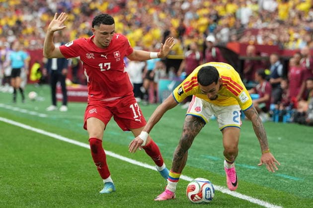 FIFA World Cup, WM, Weltmeisterschaft, Fussball 2026 - Round of 16 - Switzerland vs Colombia Ruben Vargas of Switzerland (L) in action against Daniel Munoz of Colombia (R) during the FIFA World Cup 2026 Round of 16 match Switzerland against Colombia, in Vancouver, Canada, 07 July 2026. VANCOUVER Canada  Copyright: xBOBxFRIDx