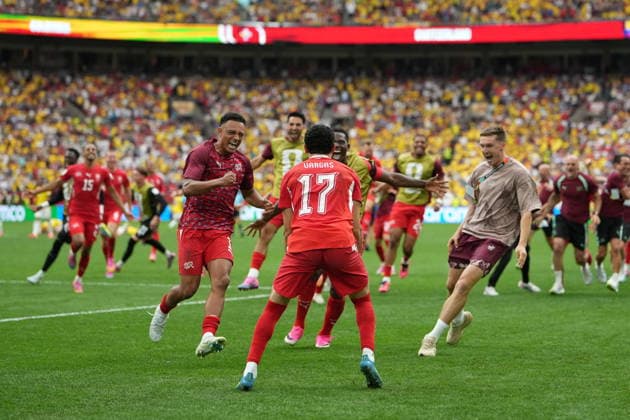 FIFA World Cup, WM, Weltmeisterschaft, Fussball 2026 - Round of 16 - Switzerland vs Colombia Ruben Vargas of Switzerland (C) celebrates scoring the winning penalty with his teammates after the penalty shoot-out of the FIFA World Cup 2026 Round of 16 match Switzerland against Colombia, in Vancouver, Canada, 07 July 2026. VANCOUVER Canada  Copyright: xBOBxFRIDx