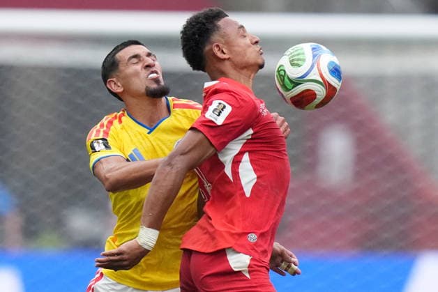 July 7, 2026, Vancouver, Bc, CANADA: Switzerland s Dan Ndoye (11) and Colombia s Daniel Munoz (2) vie for the ball during the second half of a World Cup Round of 16 soccer match, in Vancouver, on Tuesday, July 7, 2026. Canada News - July 7, 2026  - ZUMAc35_ 20260707_zaf_c35_213 Copyright: xDarrylxDyckx