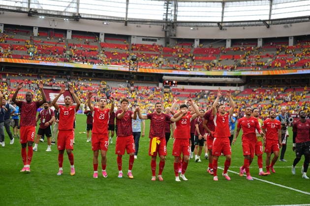 Switzerland v Colombia - FIFA World Cup, WM, Weltmeisterschaft, Fussball 2026 - Round of 16 VANCOUVER, CANADA - JULY 07: Players of Switzerland greets the fans after the penalty shoot-out during the 2026 FIFA World Cup Round of 16 match between Switzerland and Colombia at BC Place in Vancouver, British Columbia, Canada, on July 07, 2026. Ercin Erturk Anadolu British Columbia Canada. Editorial use only. Please get in touch for any other usage.  Copyright: x2026xAnadoluxErcinxErturkx