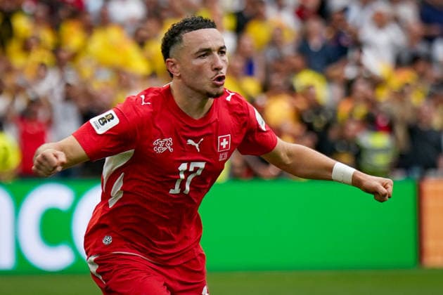 Kanada: Fußball FIFA World Cup, WM, Weltmeisterschaft, Fussball 2026, Achtelfinale - Schweiz vs Kolumbien - BC Place, Vancouver: Ruben Vargas (Schweiz, 17) verwandelt den entscheidenden Elfmeter für die Schweiz und schiesst sein Team damit ins Viertelfinale. Freude, Emotionen, Jubel *** Canada Soccer, 2026 FIFA World Cup, Round of 16: Switzerland vs. Colombia at BC Place, Vancouver. Ruben Vargas (Switzerland), 17, converts the decisive penalty kick for Switzerland, sending his team to the quarterfinals. Joy, emotion, celebration. Copyright: xJOERANxSTEINSIEKx