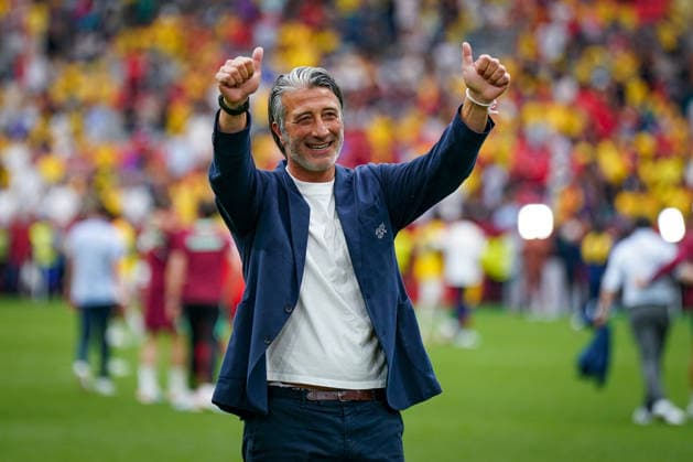 Kanada: Fußball FIFA World Cup, WM, Weltmeisterschaft, Fussball 2026, Achtelfinale - Schweiz vs Kolumbien - BC Place, Vancouver: Murat Yakin (Trainer, Schweiz) Freude, Emotionen, Jubel nach dem Einzug ins Viertelfinale *** Canada Soccer, 2026 FIFA World Cup, Round of 16: Switzerland vs. Colombia at BC Place, Vancouver; Murat Yakin, Switzerland s coach; joy, excitement, and celebration after advancing to the quarterfinals Copyright: xJOERANxSTEINSIEKx