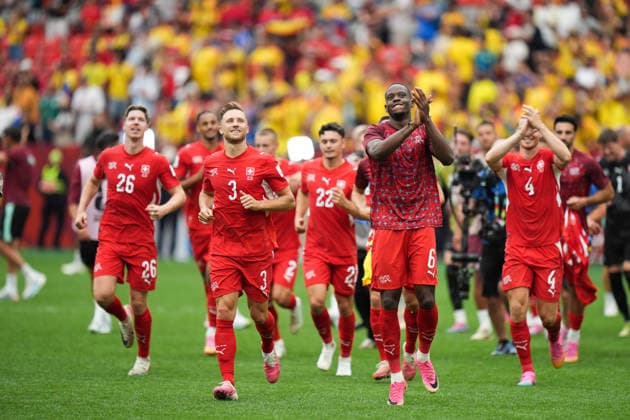 Switzerland v Colombia Round of 16 - FIFA World Cup, WM, Weltmeisterschaft, Fussball 2026 Cedric Itten 26, Silvan Widmer 03, Denis Zakaria 06 and Nico Elvedi 04 of Switzerland celebrating with the fans after winning the game during the FIFA World Cup 2026 Round Of 16 match between Switzerland and Colombia at BC Place Vancouver. on July 7, 2026 in Vancouver, Canada. (Photo by Leonardo Ramirez Eyepix Group) Copyright: xLeonardoxRamirezx xEyepixxGroupx LR07072026-28