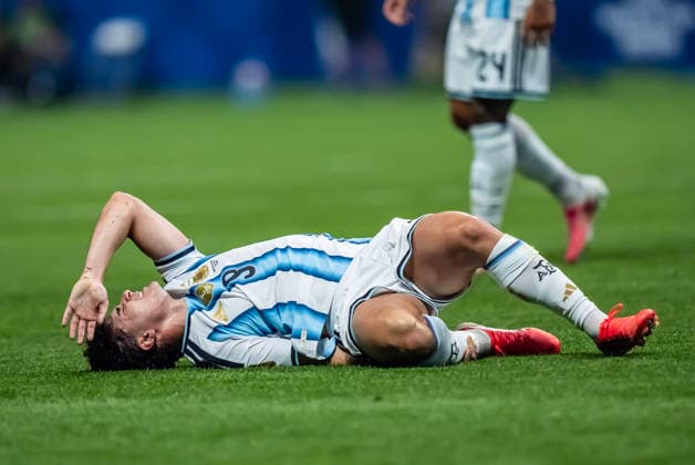July 7, 2026, Atlanta, Georgia, USA: Argentina forward Julian Alvarez (9) is fouled during their game against Egypt for the World Cup: Round of 16 match at Atlanta Stadium in Atlanta, Georgia. Argentina defeats Egypt 3:2 and moves on to the Round of 8. Atlanta USA - ZUMAa161 20260707_aaa_a161_199 Copyright: xWalterxArcex xGMGx
