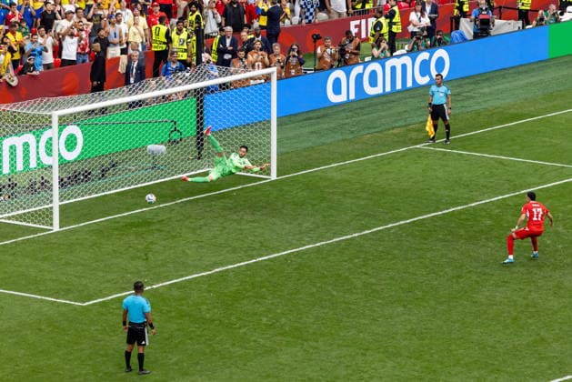 July 7, 2026, Vancouver, Bc, CANADA: SwitzerlandöÄÃ s Ruben Vargas (17) scores a winning penalty kick against ColombiaöÄÃ s goalkeeper Camilo Vargas (12) during a World Cup round of 16 match, in Vancouver, on Tuesday, July 7, 2026. Canada News - July 7, 2026  - ZUMAc35_ 20260707_zaf_c35_326 Copyright: xTimothyxMatweyx