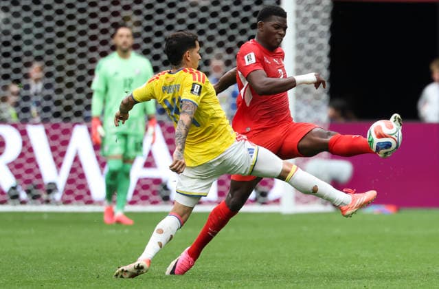 (260708) -- VANCOUVER, July 8, 2026 -- Breel Embolo (R) of Switzerland vies with Gustavo Puerta of Colombia during the round of 16 match between Switzerland and Colombia at the 2026 FIFA World Cup, WM, Weltmeisterschaft, Fussball at BC Place Vancouver in Vancouver, Canada, on July 7, 2026. (Photo by Xinhua) (SP)CANADA-VANCOUVER-FOOTBALL-FIFA WORLD CUP-ROUND OF 16-SUI VS COL ZouxZheng 