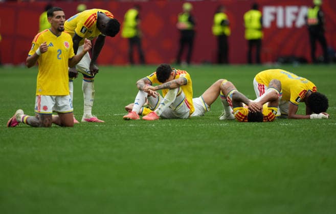 (260708) -- VANCOUVER, July 8, 2026 -- Players of Colombia look dejected after the penalty shootout of the round of 16 match between Switzerland and Colombia at the 2026 FIFA World Cup, WM, Weltmeisterschaft, Fussball at BC Place Vancouver in Vancouver, Canada, on July 7, 2026. ) (SP)CANADA-VANCOUVER-FOOTBALL-FIFA WORLD CUP-ROUND OF 16-SUI VS COL MengxYongmin 