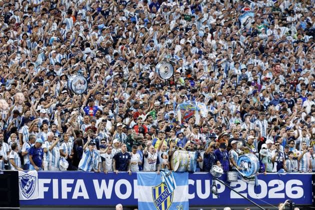Football: 2026 World Cup Argentina supporters cheer ahead of a World Cup round of 16 football match against Egypt at Atlanta Stadium in Atlanta on July 7, 2026.  A14AA0005622033P