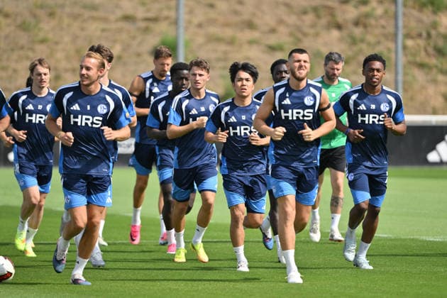 Laufeinheit der Spieler, v.re., Junior Adamu (FC Schalke 04), Hasan Kurucay (FC Schalke 04), Satoshi Tanaka (FC Schalke 04), Vitalie Becker (FC Schalke 04), Timo Becker (FC Schalke 04) 07.07.2026, Fussball 1. Bundesliga, Saison 2026 2027, Training FC Schalke 04 Gelsenkirchen Trainingsgelände Nordrhein Westfalen Deutschland *** Players running session: v re, Junior Adamu (FC Schalke 04), Hasan Kurucay (FC Schalke 04), Satoshi Tanaka (FC Schalke 04), Vitalie Becker (FC Schalke 04), Timo Becker (FC Schalke 04) July 7, 2026, Soccer, Bundesliga 1, 2026–2027 season, FC Schalke 04 training session in Gelsenkirchen, North Rhine-Westphalia, Germany Team2