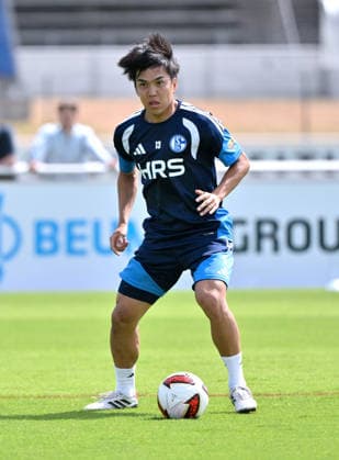 Satoshi Tanaka (FC Schalke 04) 07.07.2026, Fussball 1. Bundesliga, Saison 2026 2027, Training FC Schalke 04 Gelsenkirchen Trainingsgelände Nordrhein Westfalen Deutschland *** Satoshi Tanaka, FC Schalke 04, July 7, 2026, Soccer, Bundesliga 1, 2026–2027 Season, FC Schalke 04 Training, Gelsenkirchen, Training Facility, North Rhine-Westphalia, Germany Team2