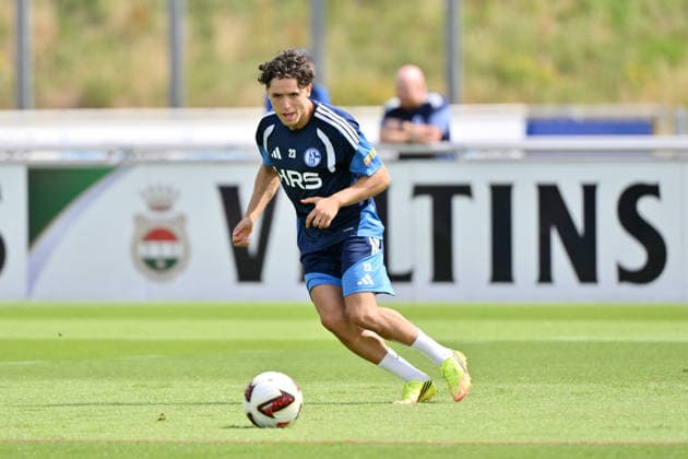 Soufiane El-Faouzi (Schalke 04) 07.07.2026, Fussball 1. Bundesliga, Saison 2026 2027, Training FC Schalke 04 Gelsenkirchen Trainingsgelände Nordrhein Westfalen Deutschland *** Soufiane El Faouzi Schalke 04 July 7, 2026, Soccer, Bundesliga 1, 2026–2027 Season, FC Schalke 04 Training Session in Gelsenkirchen, Training Facility, North Rhine-Westphalia, Germany Team2