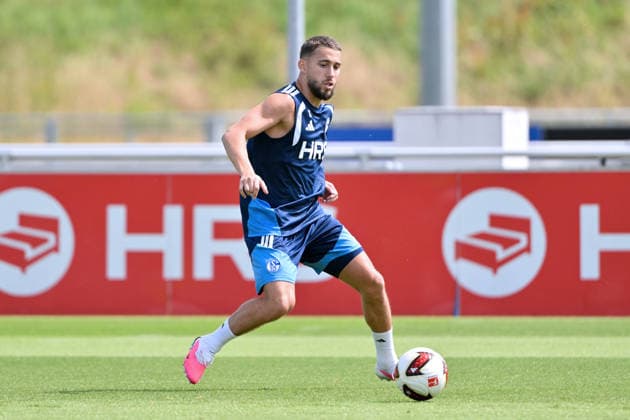 Adil Aouchiche (FC Schalke 04) 07.07.2026, Fussball 1. Bundesliga, Saison 2026 2027, Training FC Schalke 04 Gelsenkirchen Trainingsgelände Nordrhein Westfalen Deutschland *** Adil Aouchiche, FC Schalke 04, July 7, 2026; Soccer, Bundesliga 1, 2026–2027 season; FC Schalke 04 training session in Gelsenkirchen, North Rhine-Westphalia, Germany Team2
