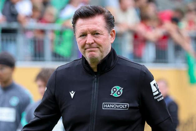 Trainer Christian Titz (Hannover 96) schaut enttaeuscht, Friendly match, Hannover 96 v 1. FC Phoenix Luebeck, Eilenriedestadion am 07. July 2026 in Hannover, Deutschland. (Foto von Marco Steinbrenner DeFodi Images) Trainer Christian Titz (Hannover 96) looks dejected, Friendly match, Hannover 96 v 1. FC Phoenix Luebeck, , July 7, 2026 in Hanover, Germany. (Photo by Marco Steinbrenner DeFodi Images) - *** Hannover 96 coach Christian Titz looks disappointed, Friendly match, Hannover 96 vs. 1 FC Phoenix Lübeck, Eilenriedestadion on July 7, 2026, in Hannover, Germany Photo by Marco Steinbrenner DeFodi Images Coach Christian Titz of Hannover 96 looks dejected, Friendly match, Hannover 96 vs. 1 FC Phoenix Lübeck, July 7, 2026, in Hanover, Germany Photo by Marco Steinbrenner DeFodi Images