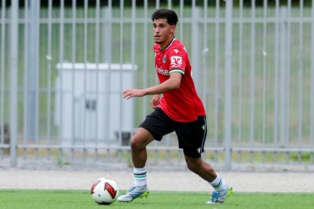 Yunus Uenal (Hannover 96) kontrolliert den Ball, Friendly match, Hannover 96 v 1. FC Phoenix Luebeck, Eilenriedestadion am 07. July 2026 in Hannover, Deutschland. (Foto von Marco Steinbrenner DeFodi Images) Yunus Uenal (Hannover 96) controls the ball, Friendly match, Hannover 96 v 1. FC Phoenix Luebeck, , July 7, 2026 in Hanover, Germany. (Photo by Marco Steinbrenner DeFodi Images) - *** Yunus Uenal of Hannover 96 controls the ball, Friendly match, Hannover 96 vs. 1 FC Phoenix Lübeck, Eilenriedestadion on July 7, 2026, in Hannover, Germany Photo by Marco Steinbrenner DeFodi Images Yunus Uenal of Hannover 96 controls the ball, Friendly match, Hannover 96 vs. 1 FC Phoenix Lübeck, July 7, 2026, in Hanover, Germany Photo by Marco Steinbrenner DeFodi Images
