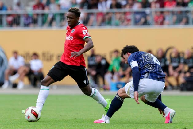 Mwisho Mhango (Hannover 96) und Fabio Maiolo (1. FC Phoenix Luebeck) kaempfen um den Ball, Friendly match, Hannover 96 v 1. FC Phoenix Luebeck, Eilenriedestadion am 07. July 2026 in Hannover, Deutschland. (Foto von Marco Steinbrenner DeFodi Images) Mwisho Mhango (Hannover 96) und Fabio Maiolo (1. FC Phoenix Luebeck) battle for the ball, Friendly match, Hannover 96 v 1. FC Phoenix Luebeck, , July 7, 2026 in Hanover, Germany. (Photo by Marco Steinbrenner DeFodi Images) - *** Mwisho Mhango of Hannover 96 and Fabio Maiolo of 1 FC Phoenix Lübeck battle for the ball, Friendly match, Hannover 96 vs. 1 FC Phoenix Lübeck, Eilenriedestadion on July 7, 2026, in Hannover, Germany Photo by Marco Steinbrenner DeFodi Images Mwisho Mhango of Hannover 96 and Fabio Maiolo of 1 FC Phoenix Lübeck battle for the ball, Friendly match, Hannover 96 vs. 1 FC Phoenix Lübeck, , July 7, 2026, in Hanover, Germany. Photo by Marco Steinbrenner, DeFodi Images