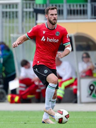 Boris Tomiak (Hannover 96) kontrolliert den Ball, Friendly match, Hannover 96 v 1. FC Phoenix Luebeck, Eilenriedestadion am 07. July 2026 in Hannover, Deutschland. (Foto von Marco Steinbrenner DeFodi Images) Boris Tomiak (Hannover 96) controls the ball, Friendly match, Hannover 96 v 1. FC Phoenix Luebeck, , July 7, 2026 in Hanover, Germany. (Photo by Marco Steinbrenner DeFodi Images) - *** Boris Tomiak of Hannover 96 controls the ball, Friendly match, Hannover 96 vs. 1 FC Phoenix Lübeck, Eilenriedestadion on July 7, 2026, in Hanover, Germany Photo by Marco Steinbrenner DeFodi Images Boris Tomiak of Hannover 96 controls the ball, Friendly match, Hannover 96 vs. 1 FC Phoenix Lübeck, July 7, 2026, in Hanover, Germany Photo by Marco Steinbrenner DeFodi Images