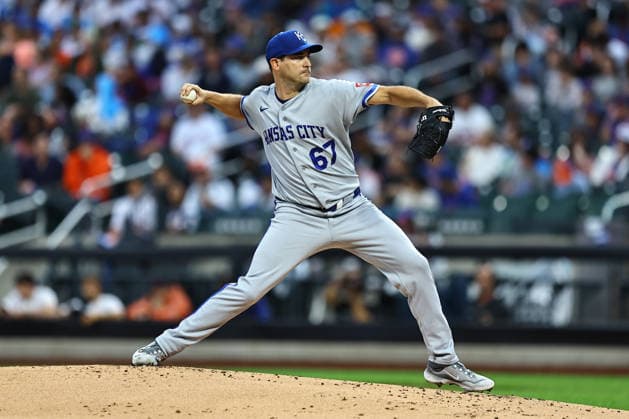 MLB, Baseball Herren, USA Kansas City Royals Vs. New York Mets Kansas City Royals starting pitcher Seth Lugo 67 throws during the first inning of a baseball game against the New York Mets at Citi Field in Corona, New York, on July 7, 2026. New York City New York United States  Copyright: xGordonxDonovanx originalFilename:donovan-mlbkansa260707_npADX.jpg