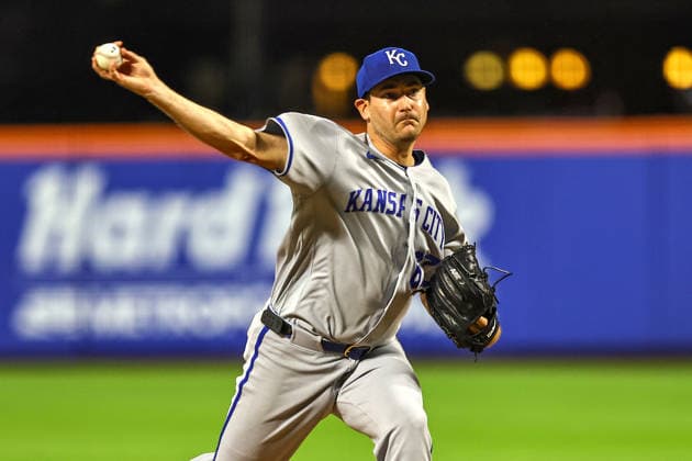MLB, Baseball Herren, USA Kansas City Royals Vs. New York Mets Kansas City Royals starting pitcher Seth Lugo 67 throws during the fifth inning of a baseball game against the New York Mets at Citi Field in Corona, New York, on July 7, 2026. New York City New York United States  Copyright: xGordonxDonovanx originalFilename:donovan-mlbkansa260707_npEWd.jpg
