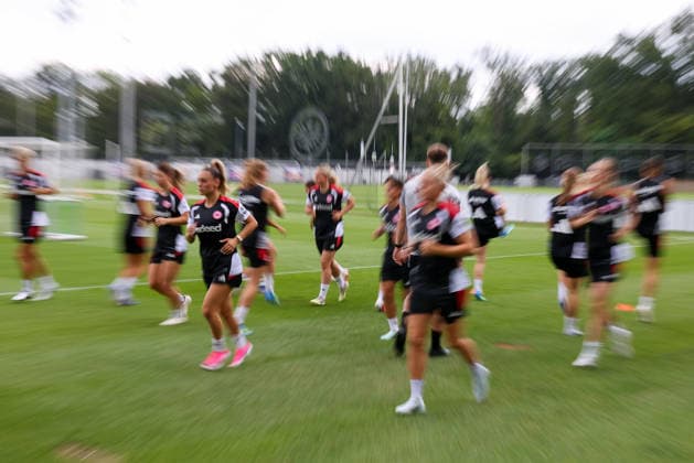 2026.07.08 xjfx Trainingsauftakt 1.Bundesliga Team Eintracht Frankfurt Frauen v.l., Trainingseinheit am Deutsche Bank Park des Frauen Teams der Eintracht Frankfurt (DFL DFB REGULATIONS PROHIBIT ANY USE OF PHOTOGRAPHS as IMAGE SEQUENCES and or QUASI-VIDEO) *** July 8, 2026 xjfx Start of Training 1 Bundesliga Team Eintracht Frankfurt Women v l, Training session at Deutsche Bank Park for the Eintracht Frankfurt women s team DFL DFB REGULATIONS PROHIBIT ANY USE OF PHOTOGRAPHS as IMAGE SEQUENCES and or QUASI-VIDEO Copyright: HMBxMedia JoaquimxFerreira