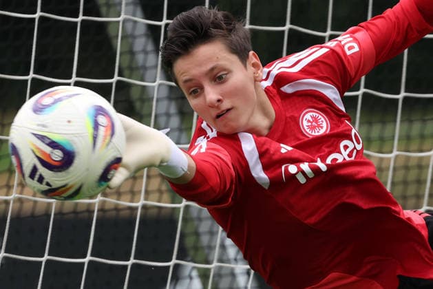 2026.07.08 xjfx Trainingsauftakt 1.Bundesliga Team Eintracht Frankfurt Frauen v.l., goalkeeper Lina Altenburg (Eintracht Frankfurt) in aktion, in action, (DFL DFB REGULATIONS PROHIBIT ANY USE OF PHOTOGRAPHS as IMAGE SEQUENCES and or QUASI-VIDEO) *** July 8, 2026 xjfx Training Kickoff 1 Bundesliga Team Eintracht Frankfurt Women v l, goalkeeper Lina Altenburg Eintracht Frankfurt in action, DFL and DFB regulations prohibit any use of photographs as image sequences and or quasi-video Copyright: HMBxMedia JoaquimxFerreira