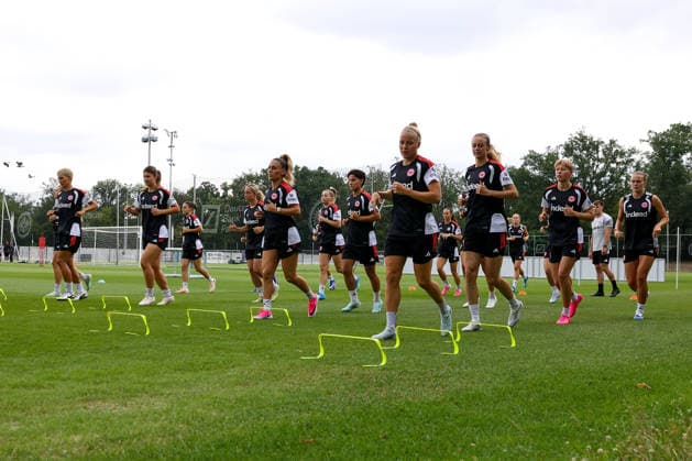 2026.07.08 xjfx Trainingsauftakt 1.Bundesliga Team Eintracht Frankfurt Frauen v.l., Trainingseinheit am Deutsche Bank Park des Frauen Teams der Eintracht Frankfurt (DFL DFB REGULATIONS PROHIBIT ANY USE OF PHOTOGRAPHS as IMAGE SEQUENCES and or QUASI-VIDEO) *** July 8, 2026 xjfx Start of Training 1 Bundesliga Team Eintracht Frankfurt Women v l, Training session at Deutsche Bank Park for the Eintracht Frankfurt women s team. DFL and DFB regulations prohibit any use of photographs as image sequences and or quasi-video. Copyright: HMBxMedia JoaquimxFerreira