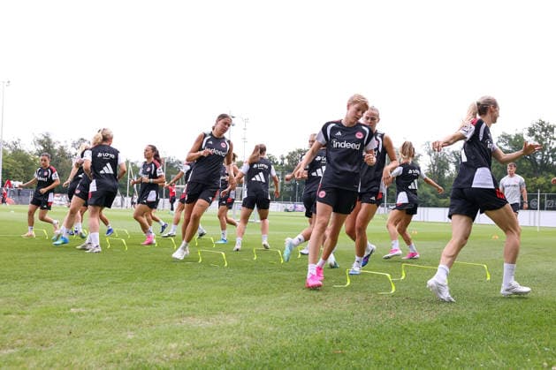2026.07.08 xjfx Trainingsauftakt 1.Bundesliga Team Eintracht Frankfurt Frauen v.l., Trainingseinheit am Deutsche Bank Park des Frauen Teams der Eintracht Frankfurt, Paulina Krumbiegel (Eintracht Frankfurt) (DFL DFB REGULATIONS PROHIBIT ANY USE OF PHOTOGRAPHS as IMAGE SEQUENCES and or QUASI-VIDEO) *** July 8, 2026 xjfx Start of Training 1 Bundesliga Eintracht Frankfurt Women s Team v l, Training session at Deutsche Bank Park for the Eintracht Frankfurt women s team, Paulina Krumbiegel Eintracht Frankfurt DFL DFB REGULATIONS PROHIBIT ANY USE OF PHOTOGRAPHS AS IMAGE SEQUENCES AND OR QUASI-VIDEO Copyright: HMBxMedia JoaquimxFerreira
