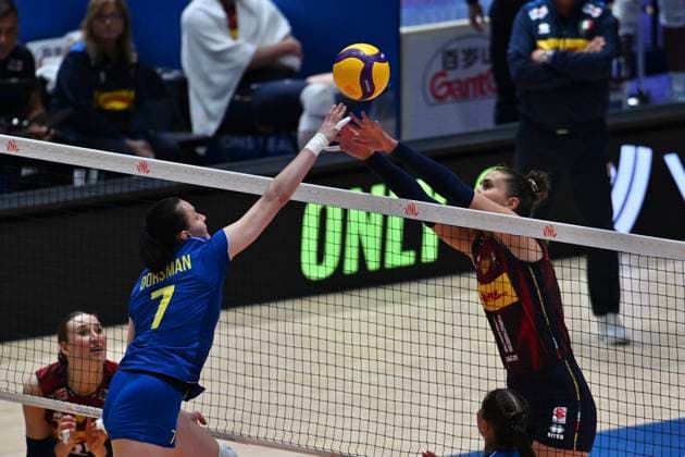 RECORD DATE NOT STATED HONG KONG-SPORTS Volleyball Nations League Hong Kong Anna Danesi (No.11) from team Italy and Svitlana Dorsman (No.7) from team Ukraine during the match between Italy and Ukraine Volleyball Nations League Hong Kong 2026 in Hong Kong, July 8, 2026.NEXPHER Kobe Li Hong Kong