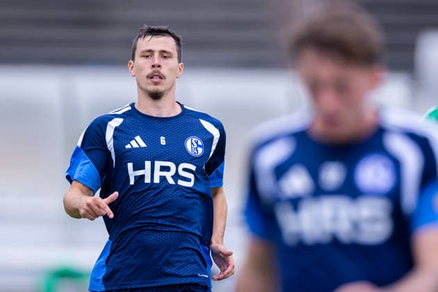 08.07.2026, Fussball, Training des FC Schalke 04. Ron Schallenberg (FC Schalke 04). Gelsenkirchen Trainingsgelände FC Schalke 04 NRW Deutschland xRHR-FOTO YYx *** July 8, 2026, Soccer, FC Schalke 04 practice Ron Schallenberg FC Schalke 04 Gelsenkirchen FC Schalke 04 training facility NRW Germany xRHR PHOTO YYx Copyright: RHR-FOTOx RHR-FOTO YY