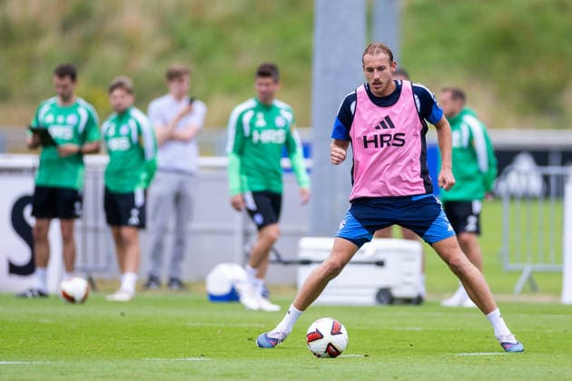 08.07.2026, Fussball, Training des FC Schalke 04. Timo Becker (FC Schalke 04). Gelsenkirchen Trainingsgelände FC Schalke 04 NRW Deutschland xRHR-FOTO YYx *** July 8, 2026, Soccer, FC Schalke 04 practice Timo Becker FC Schalke 04 Gelsenkirchen FC Schalke 04 training facility NRW Germany xRHR PHOTO YYx Copyright: RHR-FOTOx RHR-FOTO YY