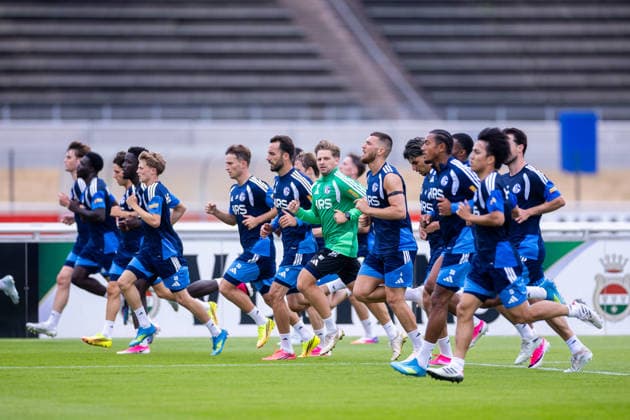 08.07.2026, Fussball, Training des FC Schalke 04. Die Spieler des S04 sprinten. Gelsenkirchen Trainingsgelände FC Schalke 04 NRW Deutschland xRHR-FOTO YYx *** July 8, 2026, Soccer, FC Schalke 04 practice. S04 players sprint at the FC Schalke 04 training facility in Gelsenkirchen, North Rhine-Westphalia, Germany xRHR PHOTO YYx Copyright: RHR-FOTOx RHR-FOTO YY