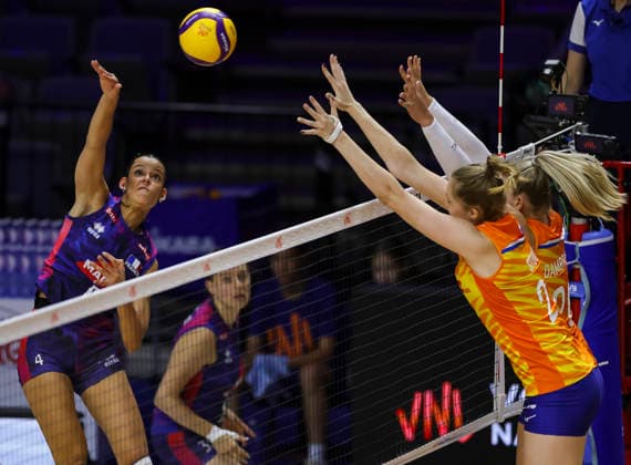 WomenÕs Volleyball Nations League - Belgrade 2026 France s Lilou Ratahiry spikes the ball against Netherlands Marije Ten Brinke during the WomenÕs Volleyball Nations League Pool 7 match between France v Netherlands at Belgrade Arena on July 08, 2026 in Belgrade, Serbia. Belgrade Serbia Copyright: xSrdjanxStevanovicx x