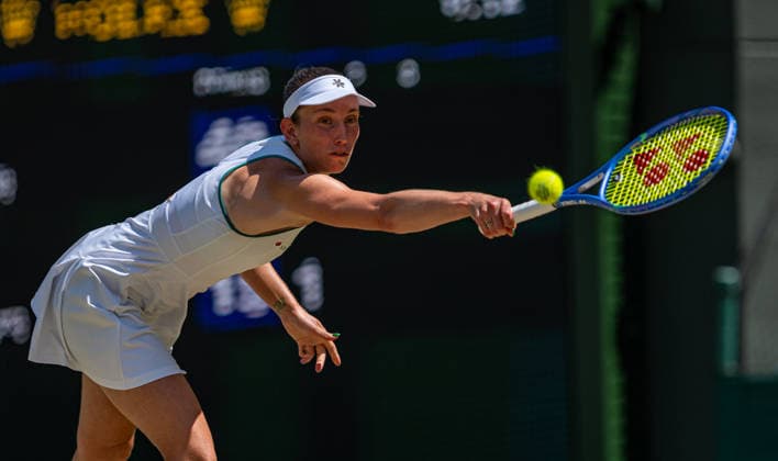 Tennis - Wimbledon Championship 2026 - Day 10 LONDON, ENGLAND - Wednesday, July 8, 2026: Elise Mertens (BEL) during the Ladies Singles Quarter-Final match on Day Ten of The Championships Wimbledon 2026 at the All England Lawn Tennis and Croquet Club. (Photo by Kirsten Holst Propaganda) LONDON All England Lawn Tennis and Croq GREATER LONDON ENGLAND  Copyright: xKirstenxHolstx 2026-07-08-010-Wimbledon_Day_10