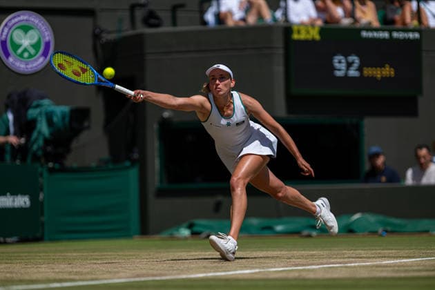 Tennis - Wimbledon Championship 2026 - Day 10 LONDON, ENGLAND - Wednesday, July 8, 2026: Elise Mertens (BEL) during the Ladies Singles Quarter-Final match on Day Ten of The Championships Wimbledon 2026 at the All England Lawn Tennis and Croquet Club. (Photo by Kirsten Holst Propaganda) LONDON All England Lawn Tennis and Croq GREATER LONDON ENGLAND  Copyright: xKirstenxHolstx 2026-07-08-020-Wimbledon_Day_10