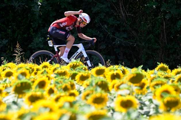 Tour de France 2026 Stage 5 PAU, FRANCE - JULY 08 : Veistroffer Baptiste (FRA) of Lotto - Intermarche during stage 5 of the 113rd edition of Tour de France an UCI World Tour 2.UWT cycling road race stage for Men Elite of 158 km with start in Lannemezan and finish in Pau on July 8, 2026 in Pau, France, 08 07 2026 ( Motordriver Kurt Vandenborre - Pau France  Copyright: xTomasxSiskx