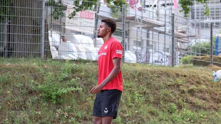 08.07.2026, xrekx, Fussball 2.Bundesliga, 1.FC Kaiserslautern - Training v.l. Kelven Frees (1.FC Kaiserslautern) (DFL DFB REGULATIONS PROHIBIT ANY USE OF PHOTOGRAPHS as IMAGE SEQUENCES and or QUASI-VIDEO) Kaiserslautern *** July 8, 2026, xrekx, Soccer 2. Bundesliga, 1 FC Kaiserslautern Training vs. Kelven Frees 1 FC Kaiserslautern DFL DFB REGULATIONS PROHIBIT ANY USE OF PHOTOGRAPHS AS IMAGE SEQUENCES AND OR QUASI-VIDEO Kaiserslautern