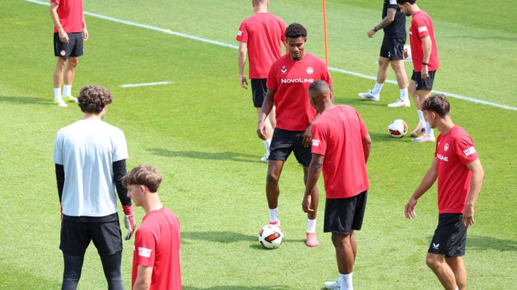 08.07.2026, xrekx, Fussball 2.Bundesliga, 1.FC Kaiserslautern - Training v.l. Kelven Frees (1.FC Kaiserslautern) (DFL DFB REGULATIONS PROHIBIT ANY USE OF PHOTOGRAPHS as IMAGE SEQUENCES and or QUASI-VIDEO) Kaiserslautern *** July 8, 2026, xrekx, Soccer 2. Bundesliga, 1 FC Kaiserslautern Training vs. Kelven Frees 1 FC Kaiserslautern DFL DFB REGULATIONS PROHIBIT ANY USE OF PHOTOGRAPHS AS IMAGE SEQUENCES AND OR QUASI-VIDEO Kaiserslautern