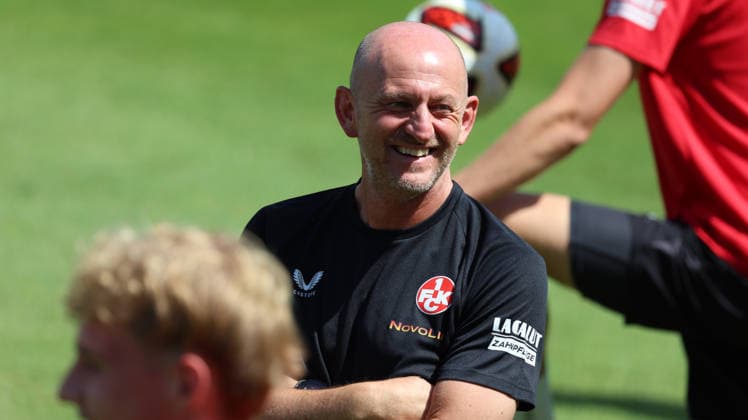 08.07.2026, xrekx, Fussball 2.Bundesliga, 1.FC Kaiserslautern - Training v.l. Torsten Lieberknecht Trainer (1.FC Kaiserslautern) lacht, laechelt, positiv, zufrieden, laughs, smiles, positive, satisfied (DFL DFB REGULATIONS PROHIBIT ANY USE OF PHOTOGRAPHS as IMAGE SEQUENCES and or QUASI-VIDEO) Kaiserslautern *** July 8, 2026, xrekx, Soccer 2. Bundesliga, 1. FC Kaiserslautern Training: Torsten Lieberknecht, Coach of 1. FC Kaiserslautern, laughs, smiles, positive, satisfied, laughs, smiles, positive, satisfied DFL DFB REGULATIONS PROHIBIT ANY USE OF PHOTOGRAPHS as IMAGE SEQUENCES and or QUASI-VIDEO Kaiserslautern