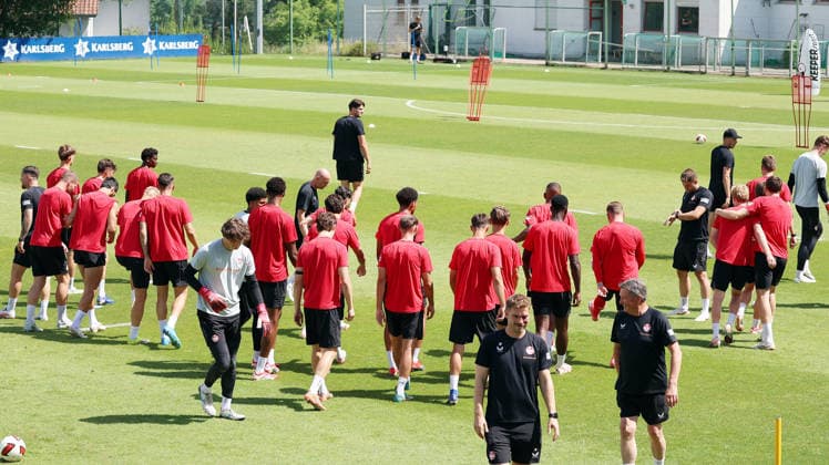 08.07.2026, xrekx, Fussball 2.Bundesliga, 1.FC Kaiserslautern - Training v.l. Torsten Lieberknecht Trainer (1.FC Kaiserslautern) (DFL DFB REGULATIONS PROHIBIT ANY USE OF PHOTOGRAPHS as IMAGE SEQUENCES and or QUASI-VIDEO) Kaiserslautern *** July 8, 2026, xrekx, Soccer 2. Bundesliga, 1 FC Kaiserslautern Training: Torsten Lieberknecht, Coach of 1 FC Kaiserslautern. DFL and DFB regulations prohibit any use of photographs as image sequences and or quasi-video. Kaiserslautern