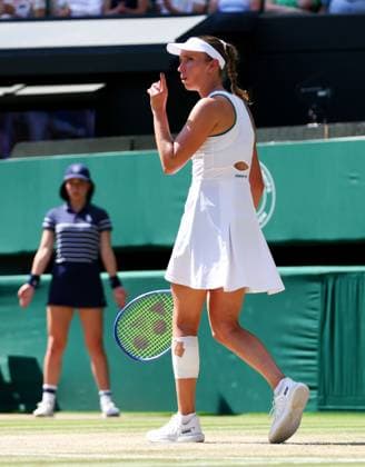 Elise Mertens gestures during her quarter-final match Wimbledon Tennis Championships, Day 10, The All England Lawn Tennis and Croquet Club, London, UK - 08 Jul 2026London The All England Lawn Tennis and United Kingdom  Copyright: xKieranxMcManus Shutterstockx 16978034au