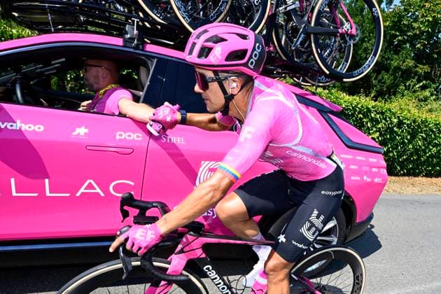 Tour de France 2026 Stage 5 PAU, FRANCE - JULY 08 : Carapaz Richard (ECU) of EF Education - Easypost at the team car during stage 5 of the 113rd edition of Tour de France an UCI World Tour 2.UWT cycling road race stage for Men Elite of 158 km with start in Lannemezan and finish in Pau on July 8, 2026 in Pau, France, 08 07 2026 ( Motordriver Kurt Vandenborre - Pau France  Copyright: xTomasxSiskx