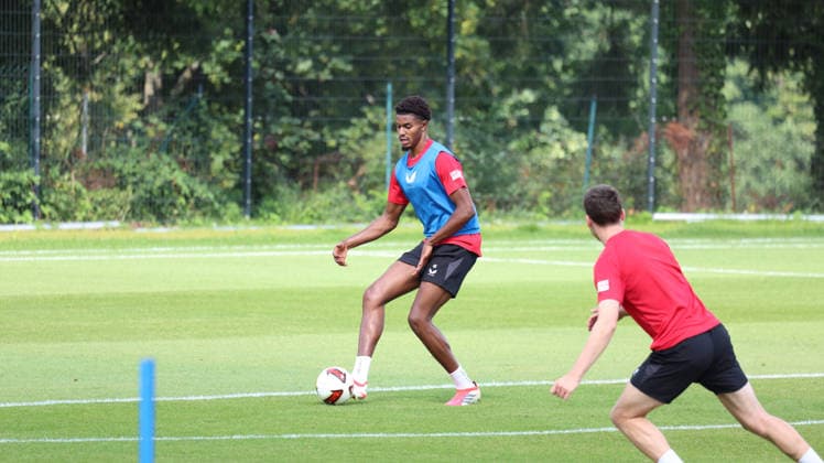 08.07.2026, xrekx, Fussball 2.Bundesliga, 1.FC Kaiserslautern - Training v.l. Kelven Frees (1.FC Kaiserslautern) (DFL DFB REGULATIONS PROHIBIT ANY USE OF PHOTOGRAPHS as IMAGE SEQUENCES and or QUASI-VIDEO) Kaiserslautern *** July 8, 2026, xrekx, Soccer 2. Bundesliga, 1 FC Kaiserslautern Training vs. Kelven Frees 1 FC Kaiserslautern DFL DFB REGULATIONS PROHIBIT ANY USE OF PHOTOGRAPHS AS IMAGE SEQUENCES AND OR QUASI-VIDEO Kaiserslautern