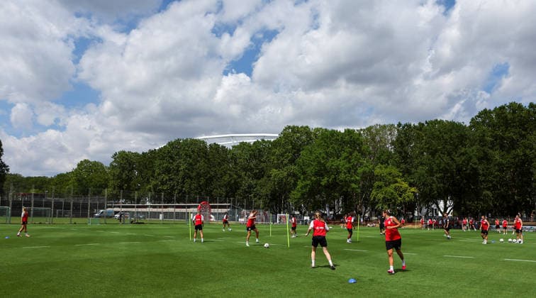 Stuttgart , Fußball VfB Stuttgart Frauen Trainingsauftakt, Feature Übersicht *** Stuttgart, Soccer: VfB Stuttgart Women s Team Kicks Off Training Season, Feature Overview