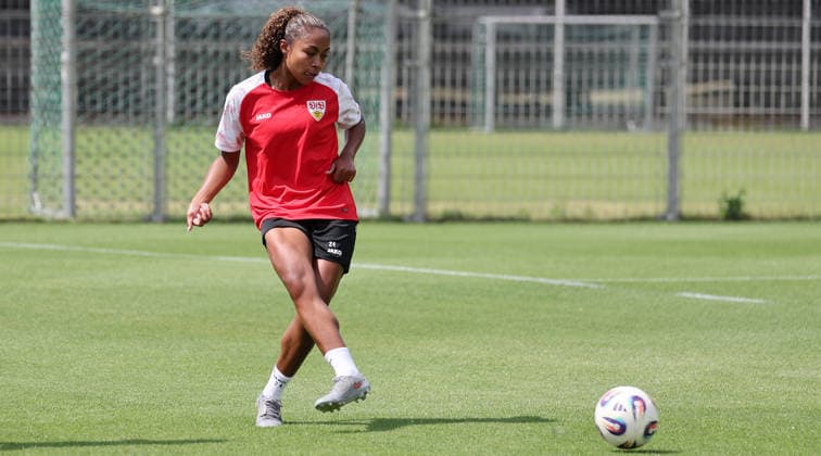 Stuttgart , Fußball VfB Stuttgart Frauen Trainingsauftakt, Katana Norman *** Stuttgart, Soccer: VfB Stuttgart Women s Team Kicks Off Training, Katana Norman
