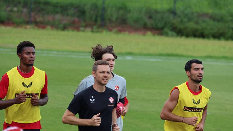 08.07.2026, xrekx, Fussball 2.Bundesliga, 1.FC Kaiserslautern - Training v.l. Kelven Frees (1.FC Kaiserslautern) Jimmy Lohberg Performance Manager (1.FC Kaiserslautern) Moritz Jung Mahir Emreli (1.FC Kaiserslautern) (DFL DFB REGULATIONS PROHIBIT ANY USE OF PHOTOGRAPHS as IMAGE SEQUENCES and or QUASI-VIDEO) Kaiserslautern *** July 8, 2026, xrekx, Soccer 2. Bundesliga, 1 FC Kaiserslautern Training vs. Kelven Frees 1 FC Kaiserslautern Jimmy Lohberg, Performance Manager 1 FC Kaiserslautern Moritz Jung, Mahir Emreli 1 FC Kaiserslautern DFL DFB REGULATIONS PROHIBIT ANY USE OF PHOTOGRAPHS as IMAGE SEQUENCES and or QUASI-VIDEO Kaiserslautern