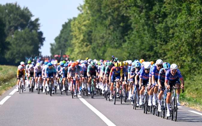Tour de France 2026 Stage 5 PAU, FRANCE - JULY 08 : Dillier Silvan (SUI) of Alpecin - Premier Tech leading the peloton during stage 5 of the 113rd edition of Tour de France an UCI World Tour 2.UWT cycling road race stage for Men Elite of 158 km with start in Lannemezan and finish in Pau on July 8, 2026 in Pau, France, 08 07 2026 ( Motordriver Kurt Vandenborre - Pau France  Copyright: xTomasxSiskx
